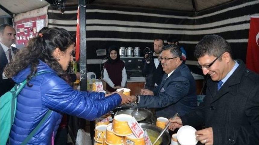 &Uuml;niversitede Her &Ccedil;arşamba G&uuml;n&uuml; &Ouml;ğrencilere &Uuml;cretsiz &Ccedil;orba