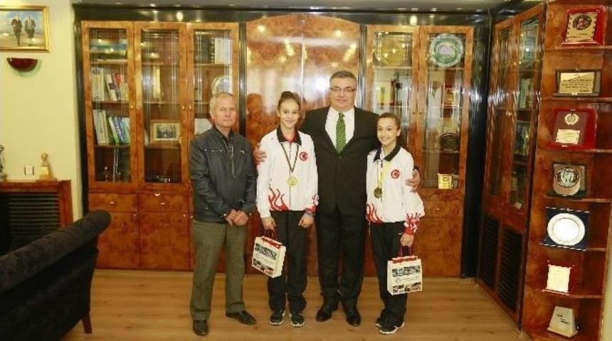 Kesimoğlu Şampiyonları Tebrik Etti