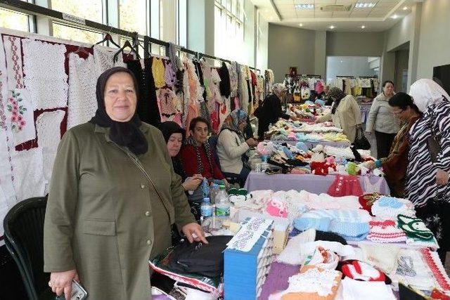 Manisa’da ’hanımeli Pazarı’ Açıldı