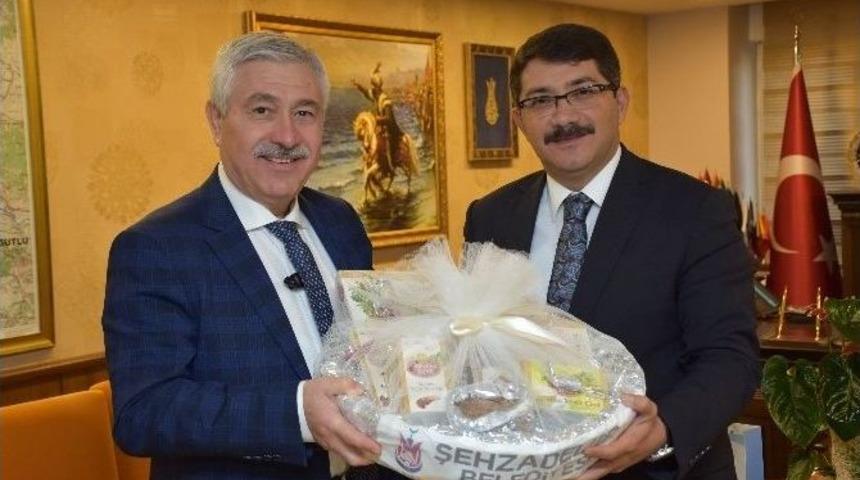 Manisalı Rekt&ouml;r Hoşcoşkun&rsquo;dan Başkan &Ccedil;elik&rsquo;e Ziyaret