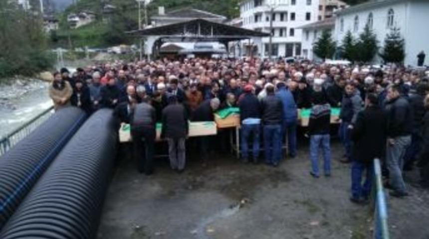 Rize&rsquo;de Kahvehane Saldırısında Hayatını Kaybeden 3 Kişi Son Yolculuklarına Uğurlandı