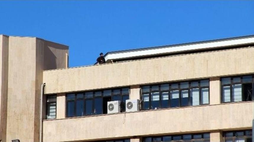 Diyarbakır&rsquo;da Belediye Binasında G&uuml;venlik &Ouml;nlemleri Artırıldı