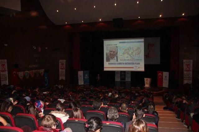 Bilecik’te “son Yarım Asrın Hikayesi” Konferansı