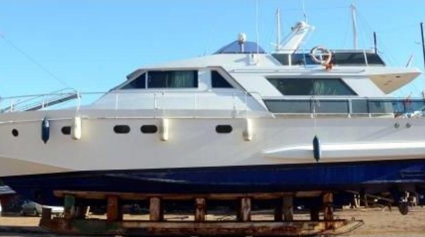 Sahil G&uuml;venlik Ka&ccedil;akları Taşıyan Y&uuml;ks Yatı Bodrum'a Getirdi