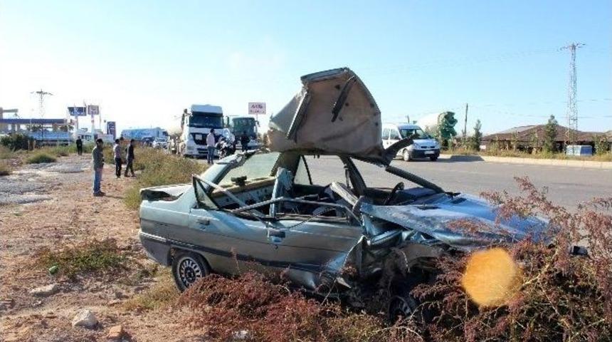 Salihli&rsquo;de Tır İle Otomobil &Ccedil;arpıştı: 3 Yaralı