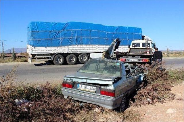 Salihli’de Tır İle Otomobil Çarpıştı: 3 Yaralı