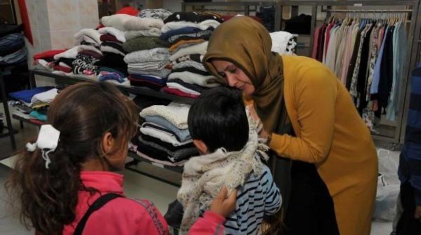 Zabıta, Dilenci &Ccedil;ocukları Bu Sefer Yardım I&ccedil;in Topladı