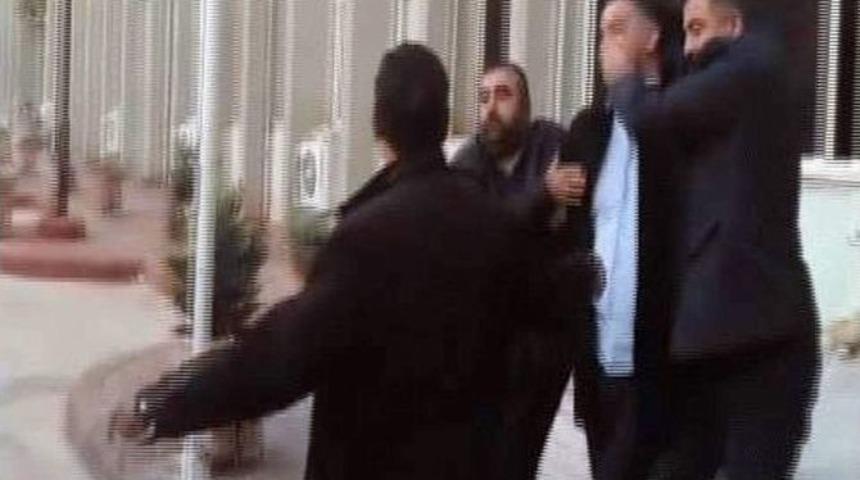 Chp&rsquo;li B&uuml;lent Tezcan&rsquo;ı Vuran Saldırgan Tutuklandı
