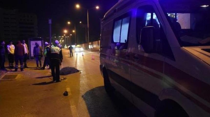 Cadde Ortasında Yatan Adama Ara&ccedil; &Ccedil;arptı