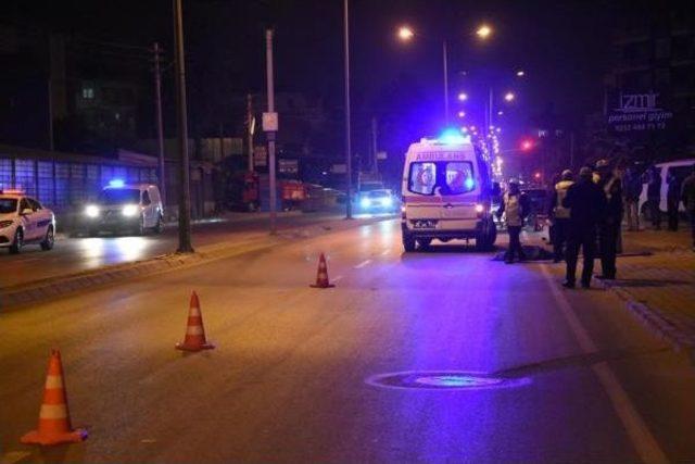 Cadde Ortasında Yatan Adama Araç Çarptı 1