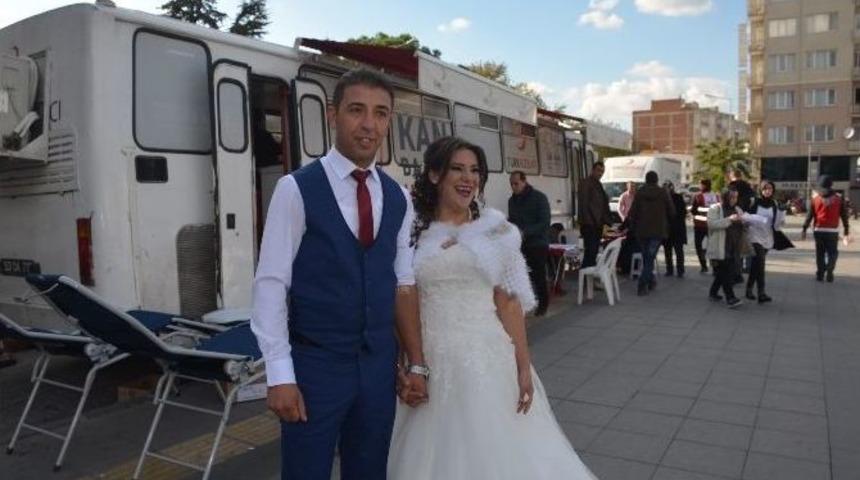 Gelin Ve Damat Nikah Masasından Kalkıp Kan Vermeye Koştu...(&ouml;zel Haber)