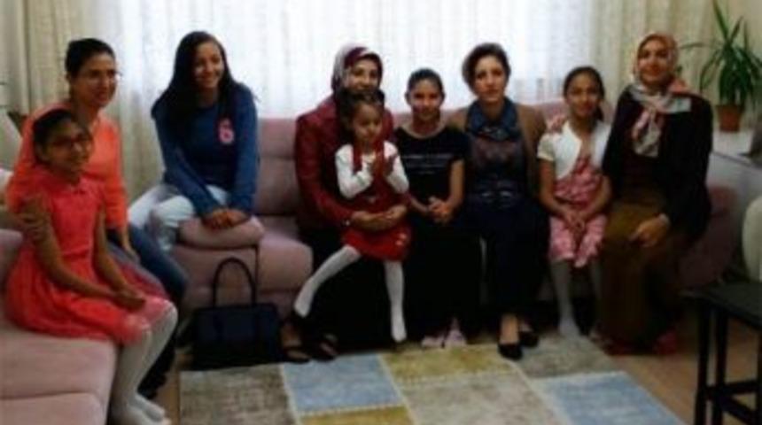 Song&uuml;l Aktaş, &Ccedil;ocuk Evlerini Ziyaret Etti