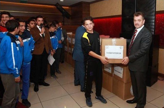 Gaziosmanpaşa Belediyesi’nden Amatör Spor Kulüplerine Malzeme Yardımı