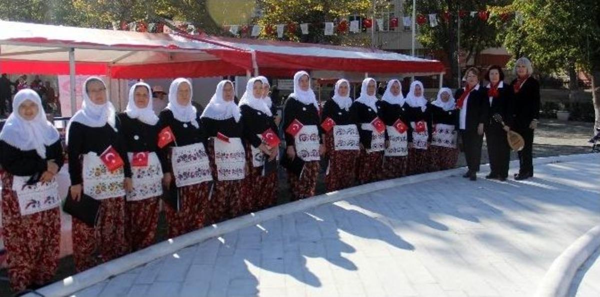 K&ouml;yl&uuml; Kadınlardan Oluşan Kadın Korosu Dinleyenleri Mest Etti