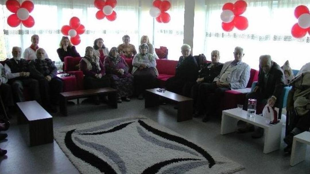 Yaşlılar Kendi Besteledikleri Şiirlerle Kızılay&rsquo;ı Anlattılar