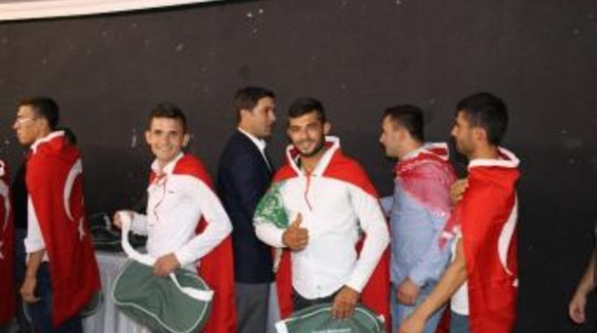 B&uuml;y&uuml;kşehir&rsquo;den Asker Adaylarına &Ccedil;anta