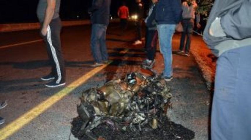 Kaza Yapan Aracın Motoru 100 Metre İleriye Fırladı