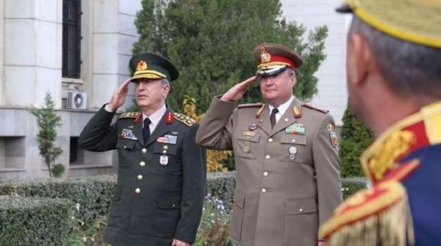 Orgeneral Hulusi Akar, B&uuml;kreş'te Bulunan T&uuml;rk Şehitliği'ni Ziyaret Etti