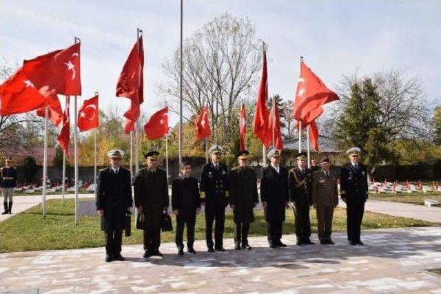 Orgeneral Hulusi Akar, Bükreş'te Bulunan Türk Şehitliği'ni Ziyaret Etti