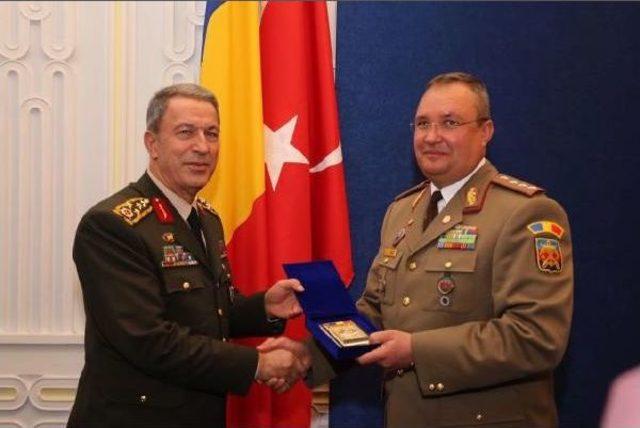 Orgeneral Hulusi Akar, Bükreş'te Bulunan Türk Şehitliği'ni Ziyaret Etti