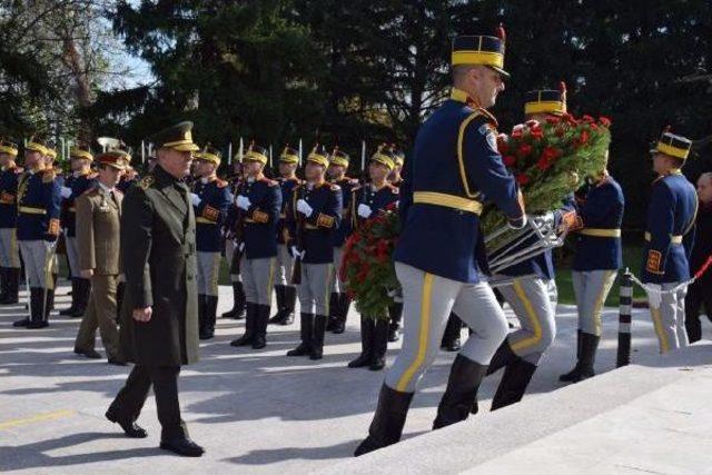 Orgeneral Hulusi Akar, Bükreş'te Bulunan Türk Şehitliği'ni Ziyaret Etti