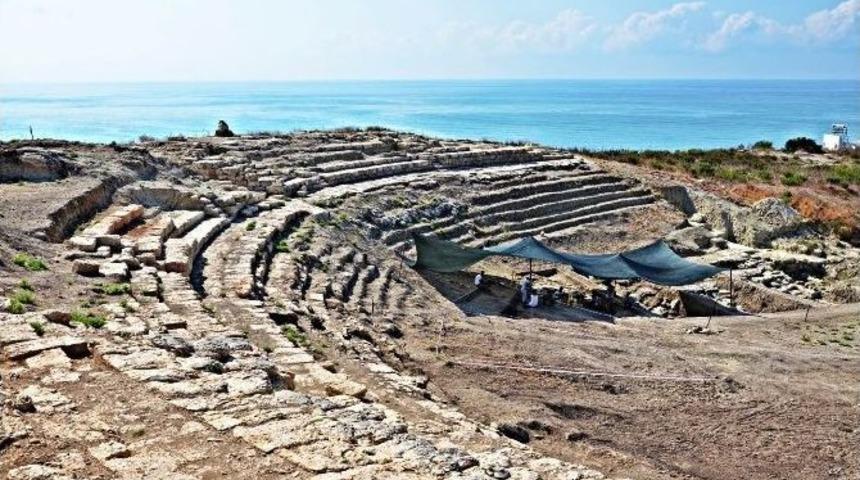 Magarsus Antik Kenti G&uuml;n Y&uuml;z&uuml;ne &Ccedil;ıkartılıyor