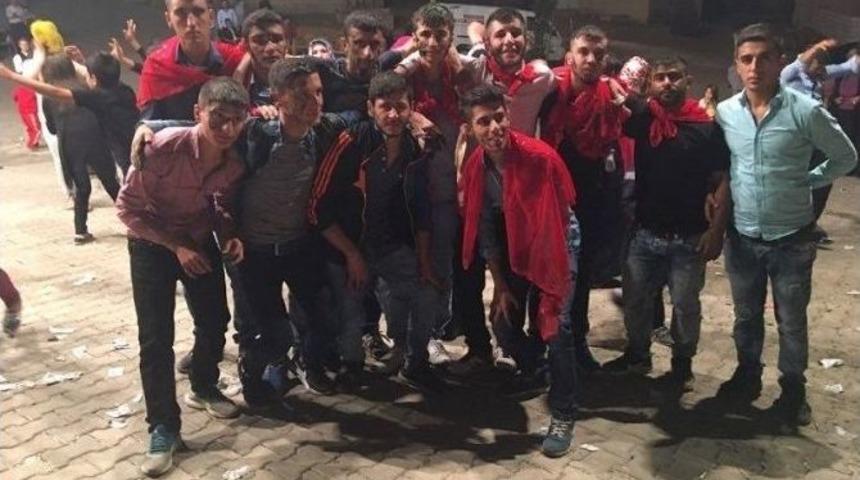 Askere Gidecek Gen&ccedil;lere Kına Gecesi