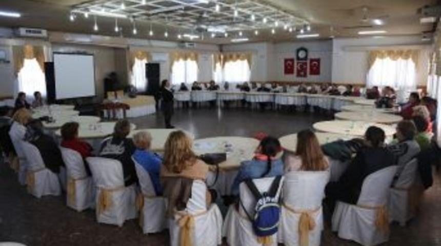 Başkan Uyar: "marifetli Kadınlar G&uuml;n Ge&ccedil;tik&ccedil;e G&uuml;&ccedil;lerine G&uuml;&ccedil; Katıyorlar"