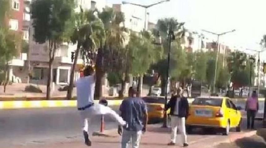 Tacizci Suriyeliye U&ccedil;an Tekme