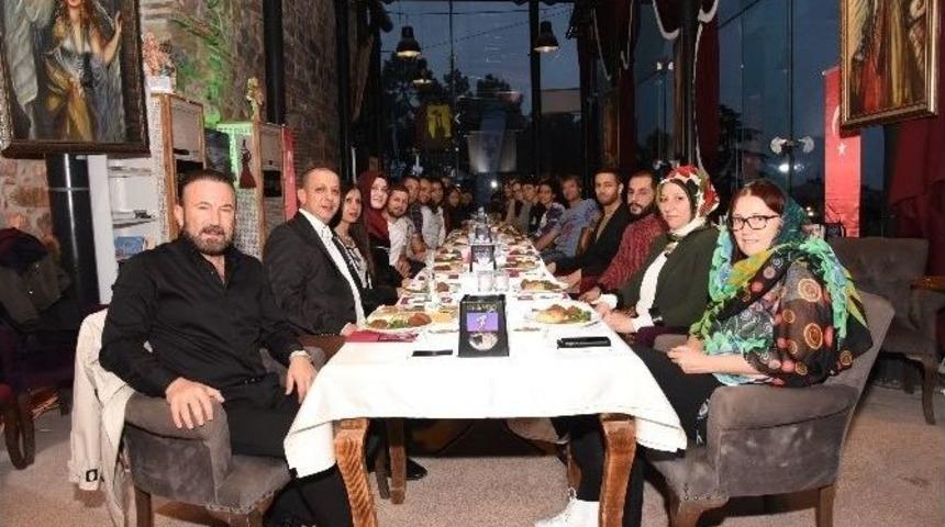 Başkan Doğan, M&uuml;lteciler Konusunu &Ouml;ğrencilerle G&ouml;r&uuml;şt&uuml;