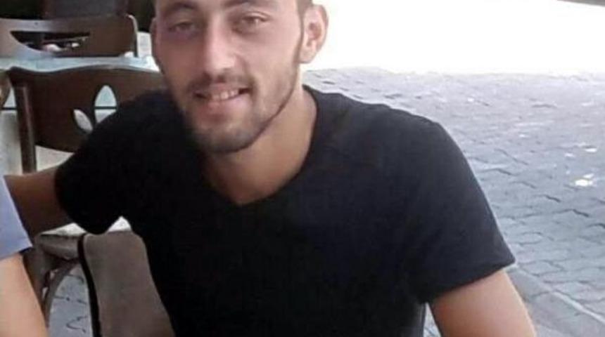 Otomobil Ağaca &Ccedil;arptı; S&uuml;r&uuml;c&uuml; &Ouml;ld&uuml;, Arkadaşı Yaralı