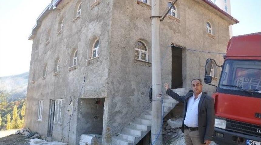 4 Yıldır Tamamlanamayan Cami İ&ccedil;in &rsquo;isyan Bayrağı&rsquo; A&ccedil;tılar