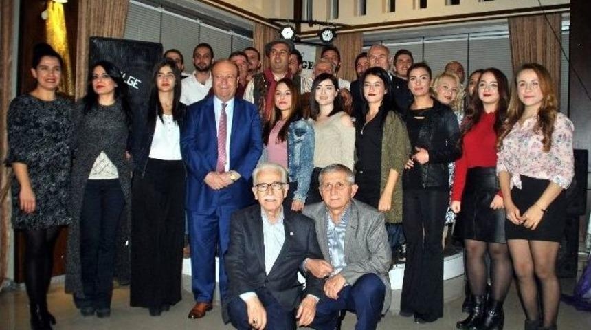 &ldquo;aksekili Gız&rdquo; T&uuml;rk&uuml;s&uuml;n&uuml;n Galası Yapıldı