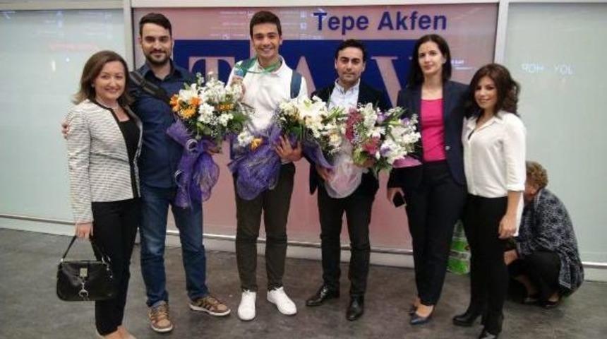 Okyanus Koleji'nin Altın Madalyalı &Ouml;ğrencisi Yurda D&ouml;nd&uuml;