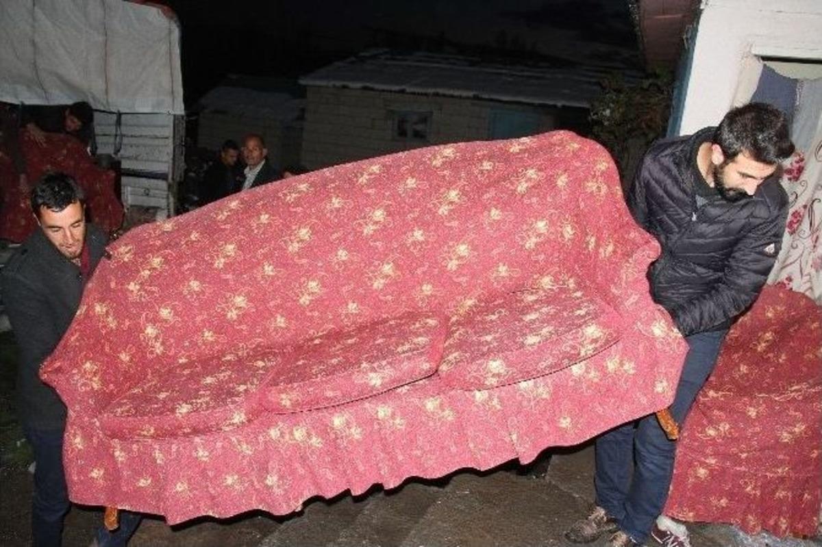 Ak Parti Gen&ccedil;liği Halkın Derdine Derman Oluyor