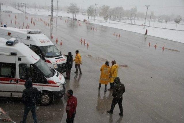 Ambulans Şoförlerine İleri Sürüş Eğitimi