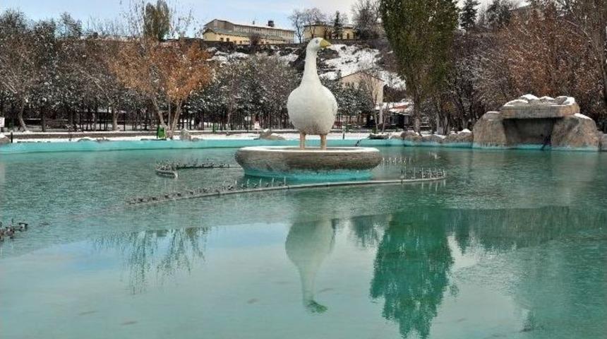 Kars Buz Kesti, Kentte S&uuml;s Havuzları Dondu