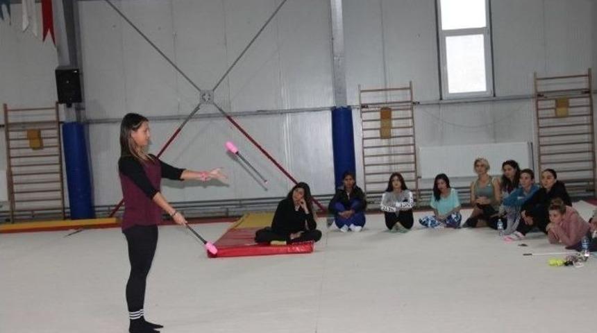 Cimnastik Salonu&rsquo;nda Antren&ouml;rl&uuml;k Heyecanı