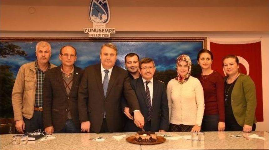 Yunusemre&rsquo;den Başarılı M&uuml;d&uuml;re Pastalı Veda