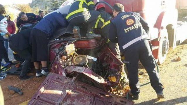 Tır ın S&uuml;r&uuml;klediği Otomobildeki Hamile Kadın &Ouml;ld&uuml; 1