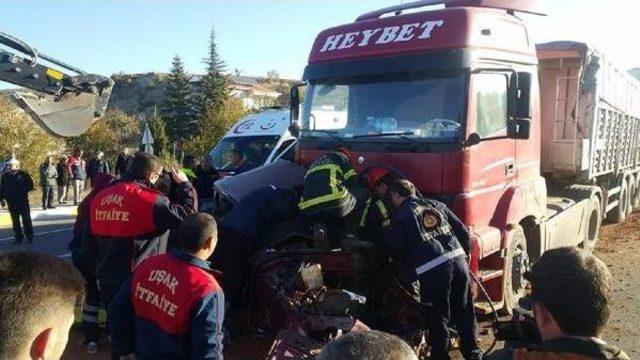 Tır ın S&uuml;r&uuml;klediği Otomobildeki Hamile Kadın &Ouml;ld&uuml; 2