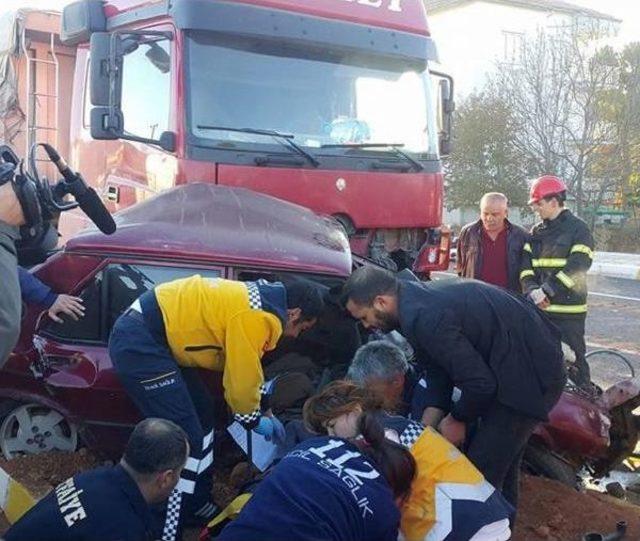 Tır ın S&uuml;r&uuml;klediği Otomobildeki Hamile Kadın &Ouml;ld&uuml; 3