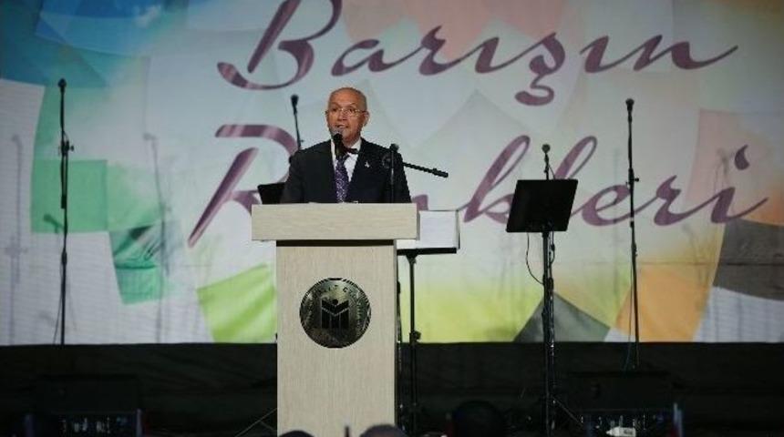 Medeniyetler Korosu Ve Sunay Akın B&uuml;y&uuml;ledi