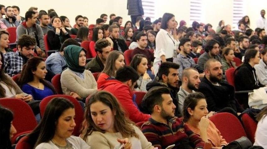 Taş&ccedil;ı, Gen&ccedil;lere Deneyimlerini Aktardı