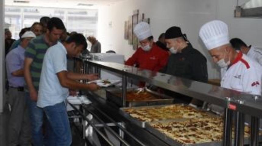 D&uuml;zce Belediyesi Haftanın 7 G&uuml;n&uuml; Aş Veriliyor