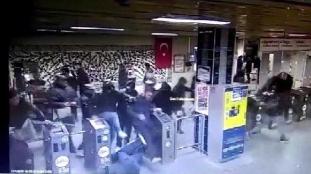 Napoli Taraftarlarının &Ccedil;ıkardığı Olaylar Kameralarda 2