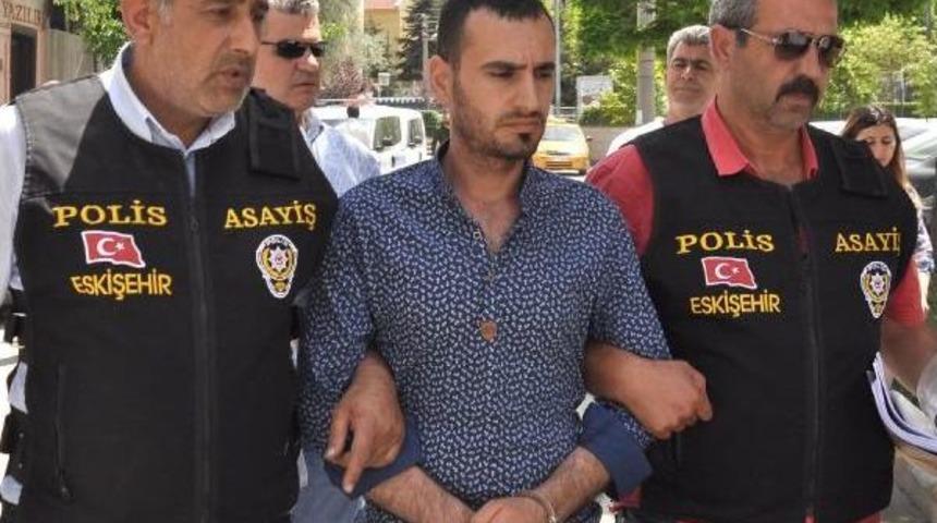 Eşini &Ouml;ld&uuml;r&uuml;p, Sevgilisini Ağır Yaralayan Koca Hakim Karşısında