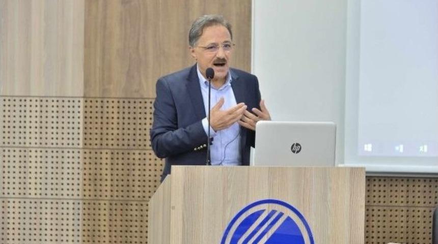 Cumhurbaşkanı Başdanışmanı Karatepe, T&uuml;rkiye&rsquo;de Asker Ve Siyaset İlişkilerini Anlattı