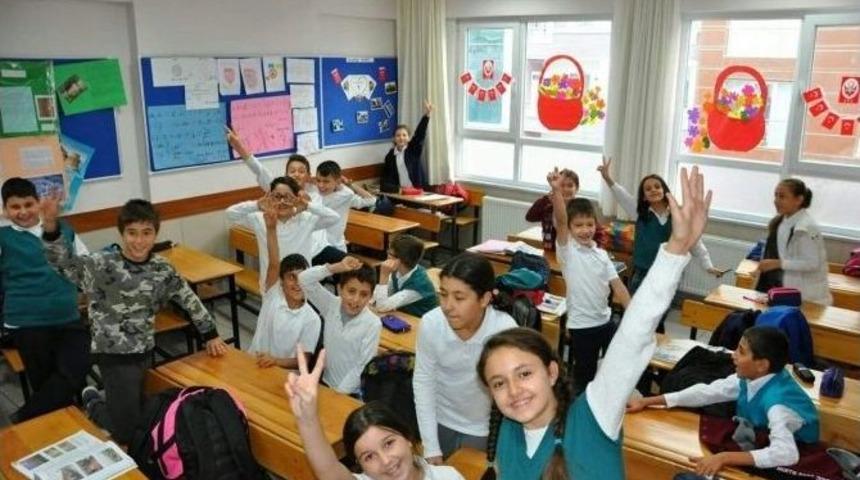 &Ccedil;anakkale G&ouml;rsel Tanıtım Derneğinden Eğitime Destek