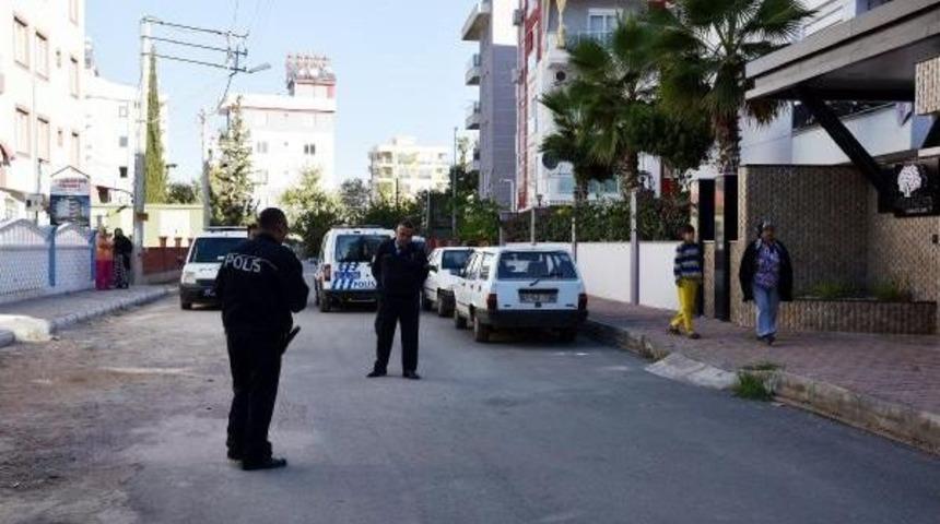 Motosikletli Saldırganlar Vurup Kaçtı